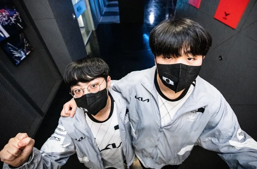 华体会官网-WBG险胜HKA,ShowMaker团战一打五小组赛2:1(东京)  第1张 华体会官网-WBG险胜HKA,ShowMaker团战一打五小组赛2:1(东京)  第1张