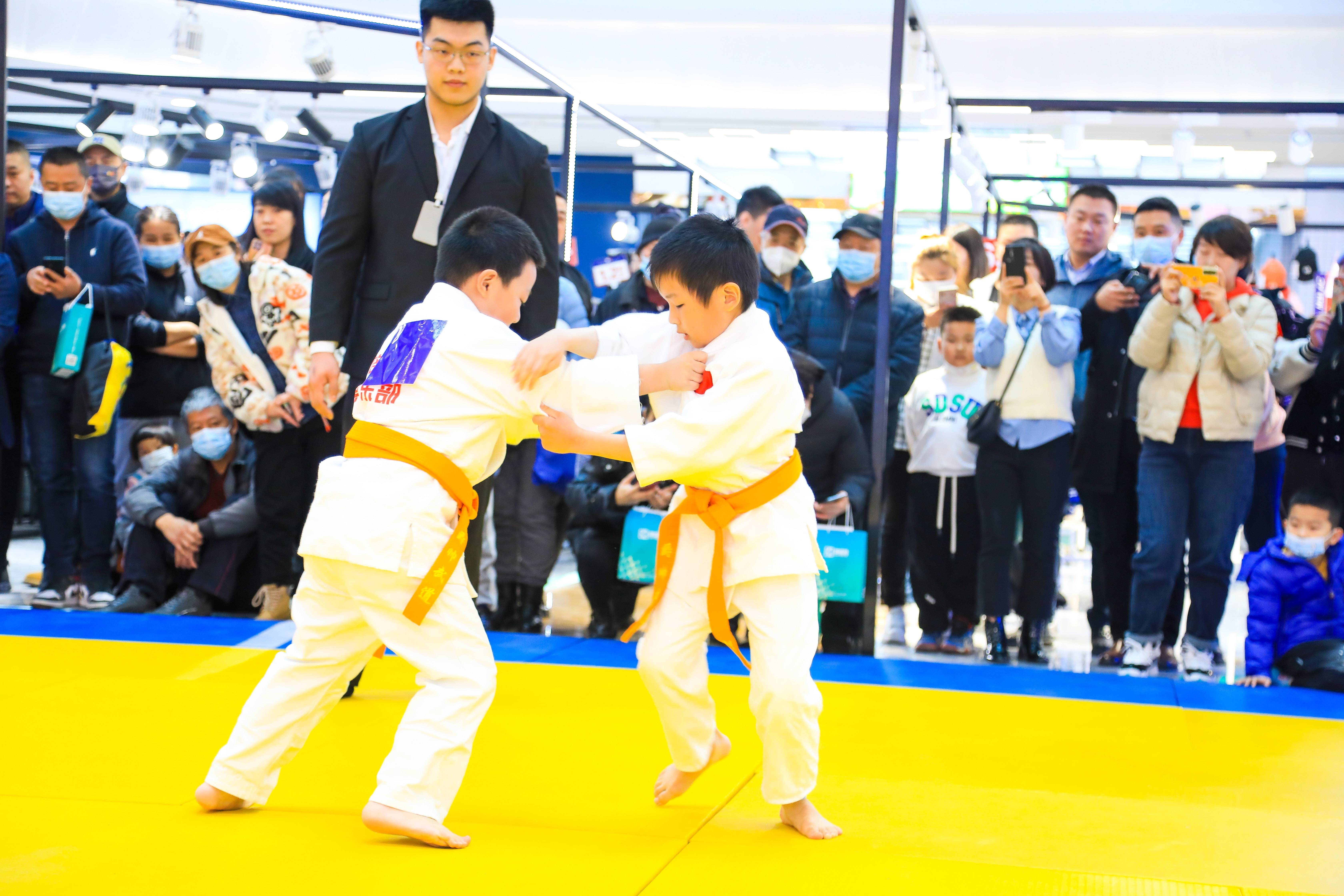 华体会app-关于加拿大选手在柔道比赛中大放异彩,取得胜利的信息  第1张 华体会app-关于加拿大选手在柔道比赛中大放异彩,取得胜利的信息  第1张