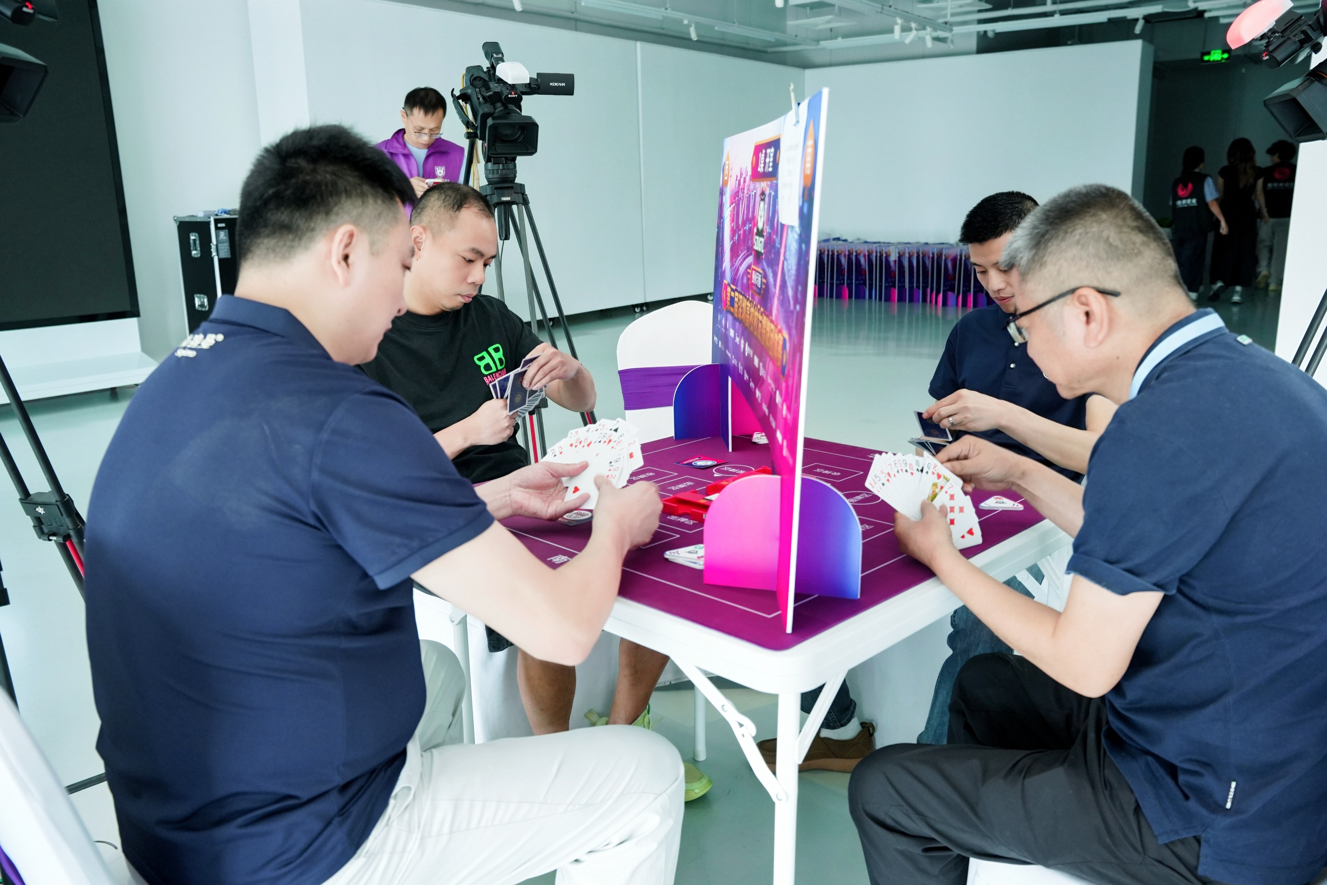 华体会-一触即发，选手们在赛场上寻找突破口的简单介绍  第1张