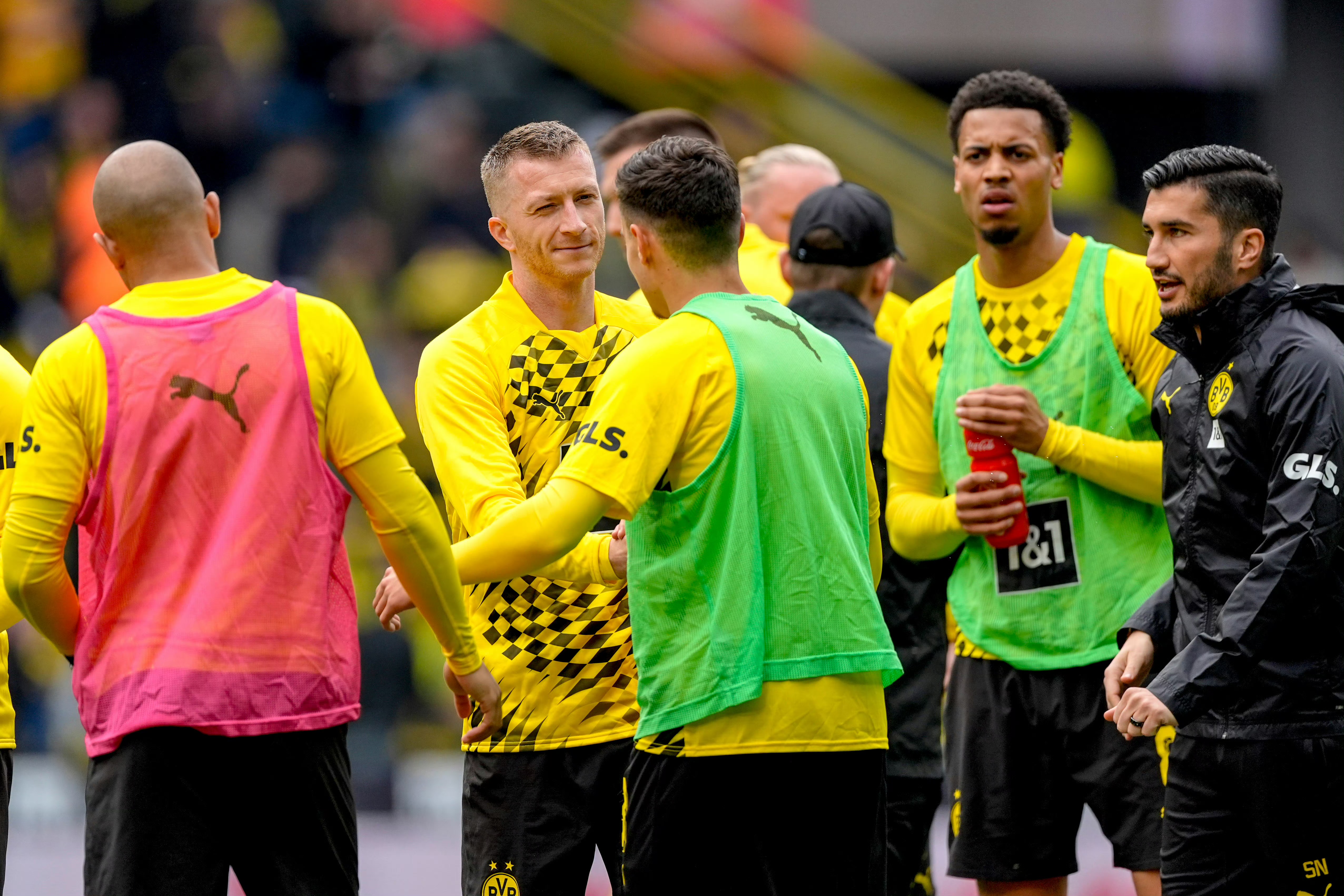 华体会体育-多特蒙德客场胜奥格斯堡,赢得关键三分  第2张 华体会体育-多特蒙德客场胜奥格斯堡,赢得关键三分  第2张