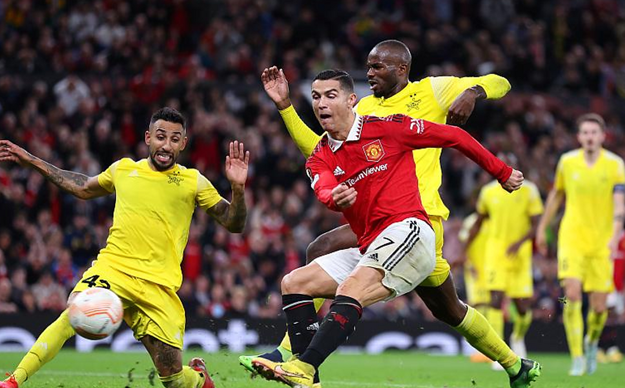 华体会官网-英格兰后卫肖接连解围阻止对手连续破门的简单介绍  第1张 华体会官网-英格兰后卫肖接连解围阻止对手连续破门的简单介绍  第1张