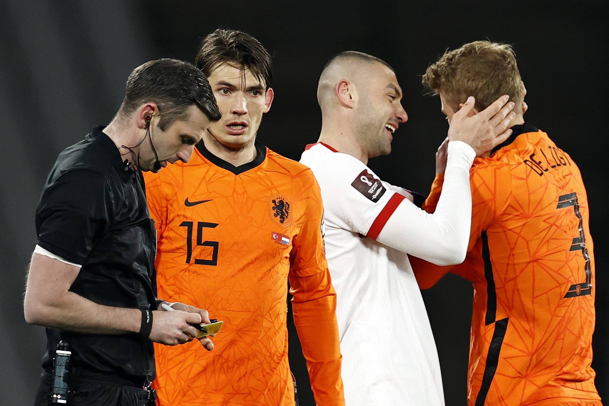 华体会登陆-尤文轻取罗马，范佩西完成帽子戏法  第2张