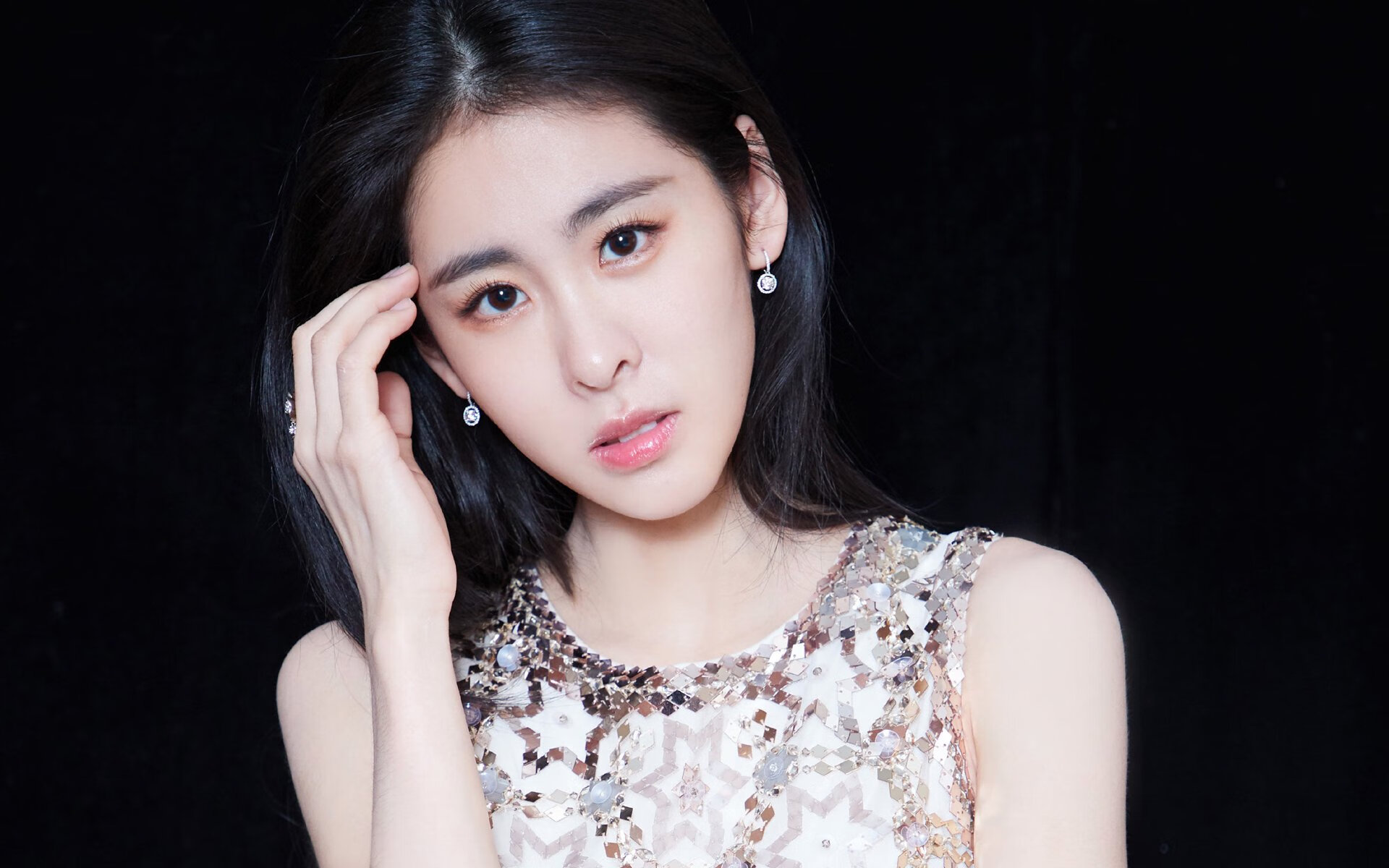 华体会官网-风暴眼中的航向修正，布克一箭定江山，勇士掀翻雷霆背后的战略革命  第2张